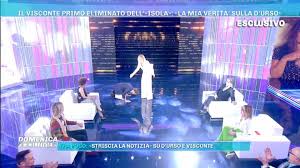 Domenica live è un programma a cura di barbara d'urso, ivan roncalli e rosanna ragusa (condirettore di videonews). Sono Innamorato Di Barbara D Urso Panico In Diretta A Domenica Live Reazione Shock