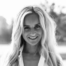 Ik had nooit gedacht dat mijn werk zou uitmonden in een glimmende gouden  tram die door Rotterdam rijdt maar here we are 💪.