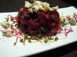 Betteraves Rouges En Tartare Et Bleu D Auvergne Recette Betterave Rouge Betterave Recette Recettes Betteraves Rouges