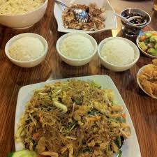 10 ekor kodok batu, cuci bersih 3 sdm minyak 5 siung bawang putih, cincang kasar 1 batang seledri, iris tipis 2 buah cabai merah, iris diagonal 1 potong jahe, cincang halus 1 ikat sayur asin, potong ½ sdt garam 2 sdm kecap ikan 1 sdt gula 1 sdm ang ciao (ketan merah) ½ sdt merica 1 sdt sagu. Hotin Restaurant 10 Tips