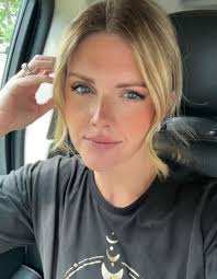 julianna brooks · 367K threads