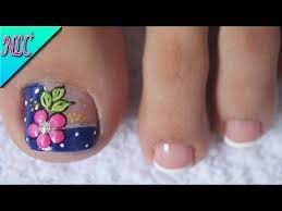 Basta con buscar en la web y en redes sociales como instagram, para encontrarnos con un montón de inspiración a la hora de decorar la manicura. Diseno De Unas Para Pies Flores Principiantes Y Facil De Hacer Flowers Nail Art Nlc Youtube Artofit