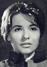 Găsește acest pin și încă altele în nosztalgia de la marias katy. Torocsik Mari Torocsik Mari A Nemzet Muvesze Es A Nemzet Szinesze Cimmel Kituntetett Ketszeres Kossuth Dijas Es Kets Beautiful Actresses Portrait Iconic Women