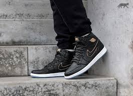 Jordan Retro 1 High Og Black White Blue Air Jordan 1 High Og La Grailify Sneaker Releases Air Jordans Sneakers Outfit Men Sneakers