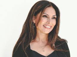 Shelly Collins's Instagram, Twitter & Facebook