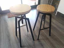 Le tabouret de bar industriel lofter 1 était fait d'un mélange de bois et d'acier. Tabouret De Bar Style Loft Luckyfind