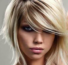 Caschetti minimal per capelli medi e frange rette da manuale. I Tagli Capelli Per Il Viso Tondo Scegli Quello Adatto A Te Capelli 2019