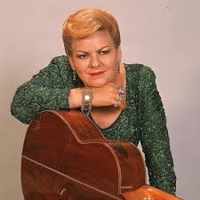 La encargada de criar a paquita fue su tía lucía. A Tu Salud Paquita Un Ano Mas De Vida Y Ranchera