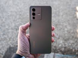 Vivo V23 5G Review: Color-changing ...