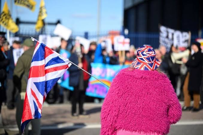 Protesters urge RNLI 'stop the taxi service' in migrant demonstration in  Poole | UK | News | Express.co.uk