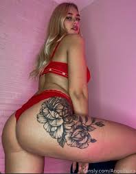 Angel Nura's Blonde Beauty In Nude Leaks
