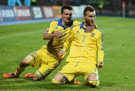 Der spitzname schowto blakytni bedeutet auf… Fussballnationalmannschaft Der Ukraine 2021