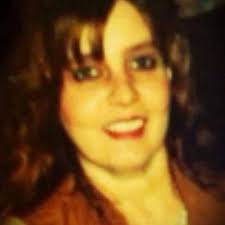 Erika's nails are always done like this she takes pride in caring for  herself. Leave her alone and stop bashing the Kirk's they are good people  who love the Lord and want