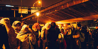 Peu après 10 heures du matin, la préfecture de police de paris a finalement annoncé que 2.771 migrants avaient été redirigés vers des structures d'accueil. En Images L Evacuation Des Camps De Migrants Porte De La Chapelle Le Point