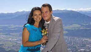 Frey released her debut album, bloß träume im kopf in 1993. Petra Frey Gregor Glanz Nach Dancing Stars Folgt Die Hochzeit 31 Marz Roland Muhlanger