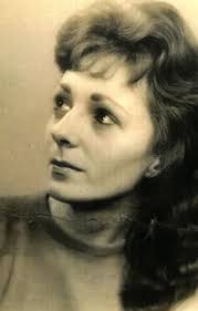 Eileen Amos's Instagram, Twitter & Facebook