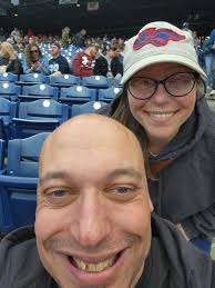 Where to hang out and eat near the arena during a concert in Cincinnati?