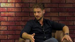 He is an actor, known for tékasztorik 2 (2020), a király halála (2016) and vadkanvadászat (2018). Fix Tv Bota Cafe Baronits Gabor 2018 08 21 Youtube