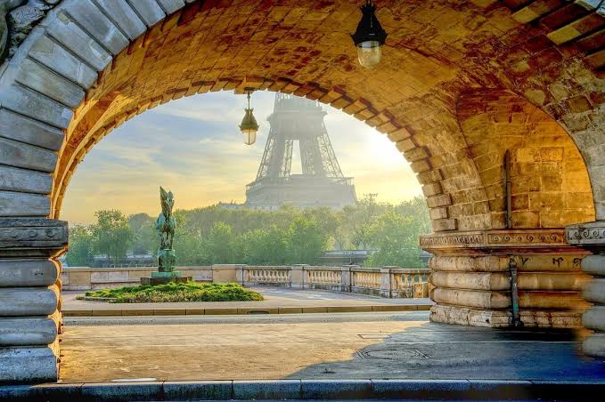 Discover 10 must-see places in Paris and book a French cours