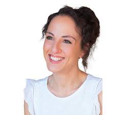 Ali Ross's Instagram, Twitter & Facebook