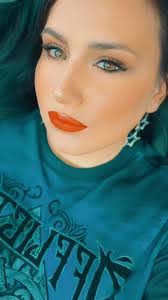 Amanda Bevans's Instagram, Twitter & Facebook