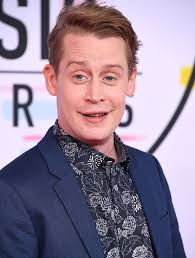 As of 2021, macaulay culkin's net worth is $18 million. Macaulay Culkin Bio Wiki Age Gay Drugs Brenda Song And Net Worth