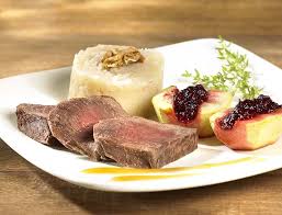 Filets De Biche Sauce Grand Veneur Et Puree Au Celeri Rave Hertenbiefstuk Recepten Recept Met Wild Hertenbiefstuk