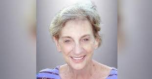 Rochelle Weiss's Instagram, Twitter & Facebook