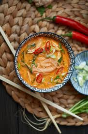 Rote Thai Curry Suppe Mit Hahnchen Und Pak Choi Rezept Curry Suppe Thai Curry Suppe Currysuppe