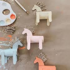 Mãe Montessori • Sabrina Chamberlain | Inspiração: Atividades de artesanato  infantil usando rolos de papel higiênico 🎨 já salva aí para oferecer às  suas crianças esse mês!... | Instagram