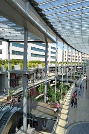 Incendie au polygone, le centre commercial évacué. Polygone Beziers Socri Reim