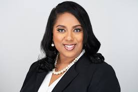 Lisa Parson's Instagram, Twitter & Facebook