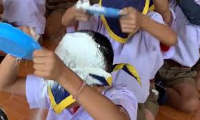 Compiled by moa, for moa. Thai Schoolchildren Pass Plates Of Flour Over Their Heads To Person Behind Them Daily Mail Online