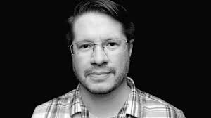 Darin Bradley's Instagram, Twitter & Facebook