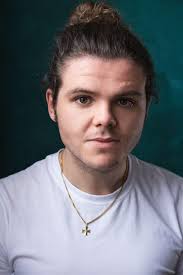 Stars of Les Miserables, Kieran Brown and Craig Mather, lead our  unbelievably talented line-up for Christmas At The Barricade this Wednesday  🇫🇷 🎄 An evening full of show tunes, this is one