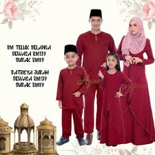Untuk merayakannya sudah sepantasnya disambut dengan berpakaian muslim. Ada Yang Tema Warna Maroon Tak Baju Raya Ibu Dan Anak Facebook