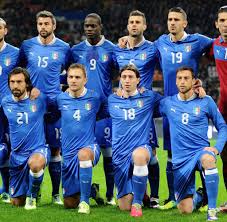 Aktuelle hintergrundinformationen und wissenswertes rund um das thema italienische nationalmannschaft. Spiel Gegen Dfb Team Italiens Spieler Retten Die Deutsche Nationalhymne Welt