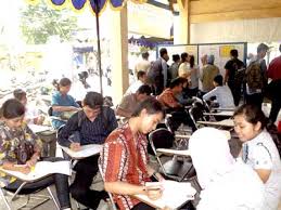Untuk sekolah ini ada di gedung, jadi naik turun menggunakan lift dan ditemani oleh satpam, free parking 15 menit pertama. Perkiraan Biaya Pendidikan Amik Tunas Bangsa Ujiansma Com