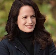 Esmes hair color changing in every part is kind of strange. In the books  she has dark hair and looks like Snowwhite... I love that in last 2 movies  she had dark