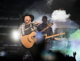 Concert review: Garth Brooks receives a warm welcome 20 years after last visit to Spokane