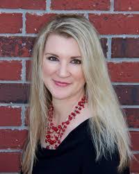 Elisa Daniels's Instagram, Twitter & Facebook