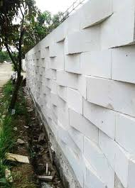 Rumah minimalis kontemporer cukup mengikuti dan mengubah sedikit yang dierlukan, sementara rumah minimalis modern mengacu pada kebutuhan manusia saat ini. 27 Model Pagar Rumah Minimalis Modern Terbaru 2021