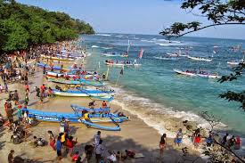 Pantai pangandaran cilacap, begitulah lazimnya nama pantai ini dikenal kebanyakan orang. Pantai Pangandaran Tempat Wisata Pantai Terbaik Di Pulau Jawa Pantai Liburan Pulau