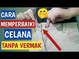 Potong aja sedikit bagian pinggangnya, lalu tambal dengan potongan kain denim. Cara Memperbesar Pinggang Rok Masnurul
