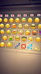 pin de riya jain en snapchat fondo de pantalla emoji fotos de emoji fondo de pantalla iphone disney