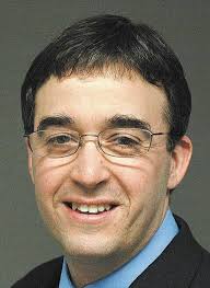 Ken Gouveia goes back behind bench to coach Bishop Stang boys hockey