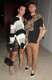 Born anwar mohamed gerard hadid on 22nd june. Dua Lipa And Anwar Hadid Pull Off The Ultimate Styling Don T At Burberry Vogue
