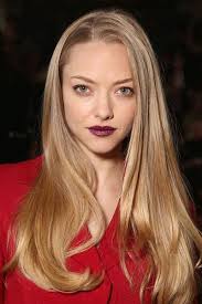Amanda Seyfried Dark Purple Lipstick Celebrity Beauty In 2020 Amanda Seyfried Hair Blonde Actresses Celebrity Beauty