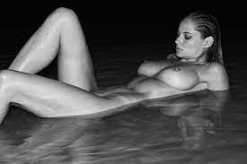 アートヌード］美巨乳ファッションモデルGenevieve Morton 淫靡な雰囲気漂うモノクロの世界 | xnews2 スキャンダラスな光景