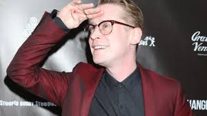 Sie wartet auf thredson in seinem haus und erschießt ihn, bevor die polizei eintrifft, wobei sie hinterher behauptet, ihn aus notwehr getötet zu haben. Nachwuchs Beim Kevin Allein Zu Haus Star Macaulay Culkin Ist Vater Geworden News De